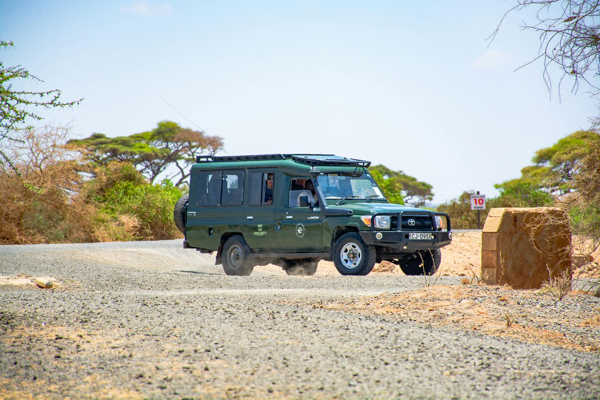 Safari land cruiser 4x4in Kenya